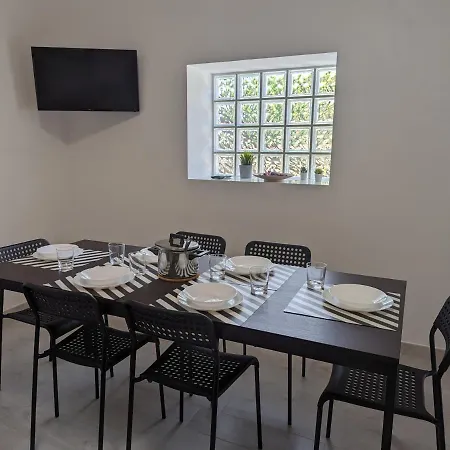 House アパート *