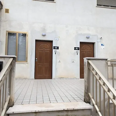 アパート House *